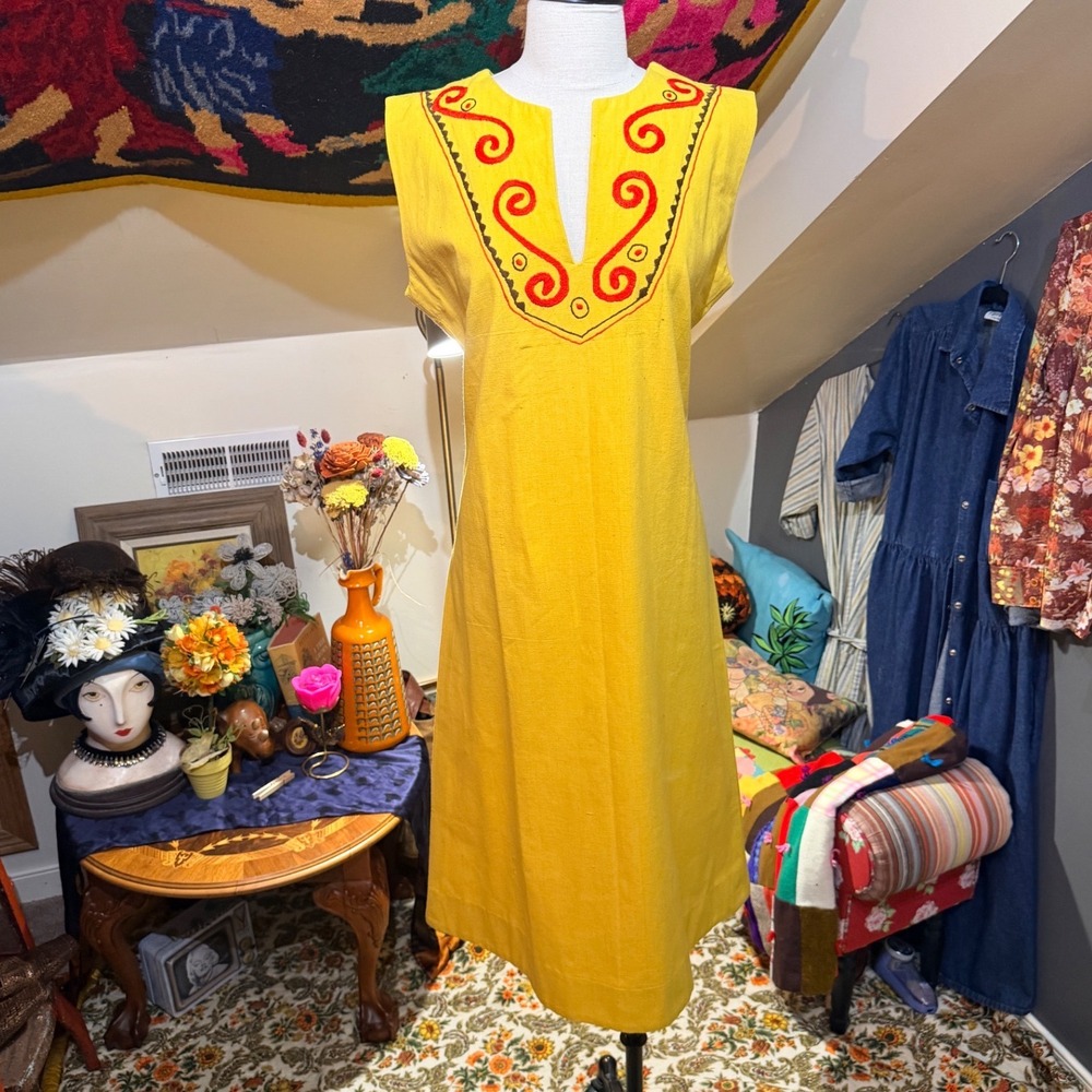 Vintage 60s Mustard Yellow Embroidered Shift Dress Sleeveless Mod Boho M / L